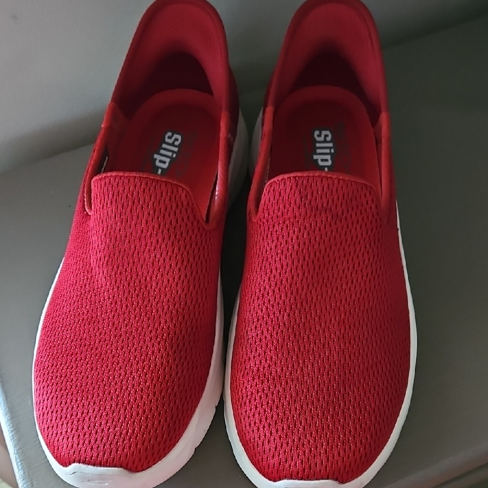 SKECHERS RED ULTRA FLEX SLIP-INS sz 9.5